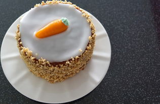 高端生日蛋糕品牌，品质、创意与情感的完美结合